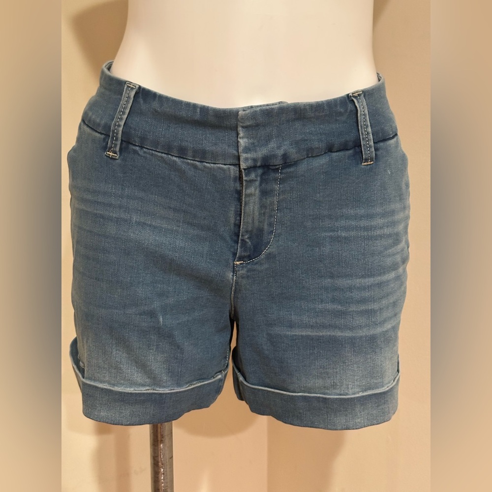 DEAR JOHN Classic Casual Blue Jean Shorts With Front & Back Pockets Sz 31. Waist